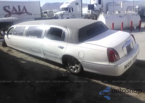 1998 Lincoln Town Car Executive z USA, uszkodzony, nr VIN 1L1FM81W0WY693966